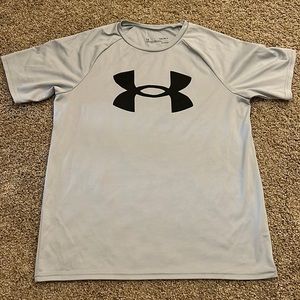 Under Armour youth large heatgear dri-fit material short sleeve shirt